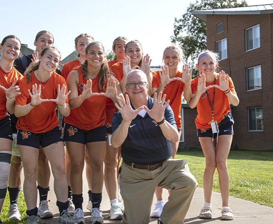 President Pfannestiel and the Orientation Mentors on Move-In Day